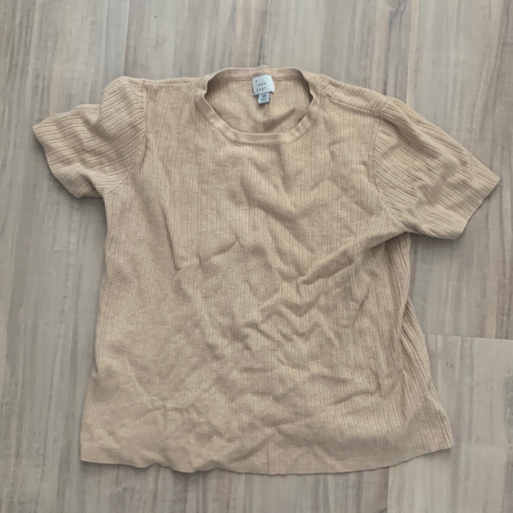 tan s-shirt, size: xs, brand: a new day, worn a few times
